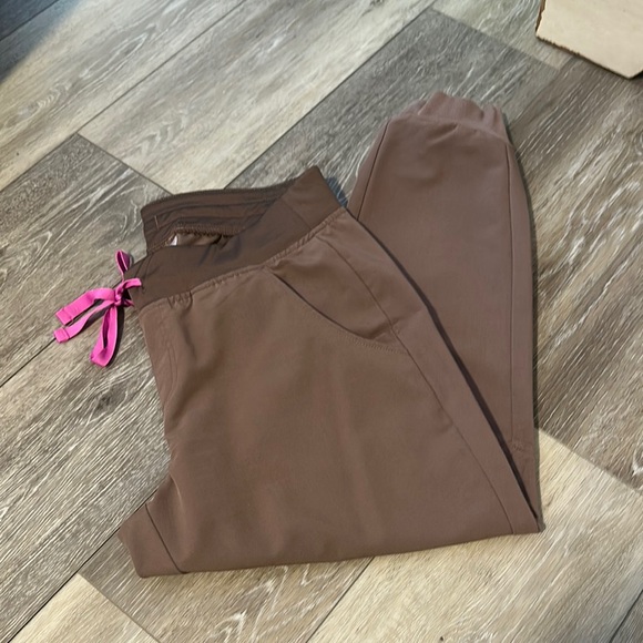 Figs Dusty Purple Scrub Set - like new! - Picture 3 of 8